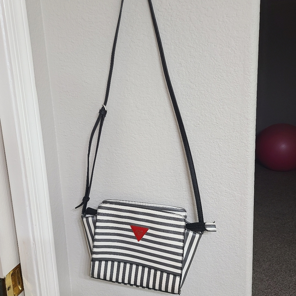 Guess white and black bag